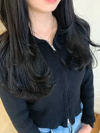 ロング カラー 🩰淡色カラー／ 南ゆかり（女性のみ）のヘアスタイル