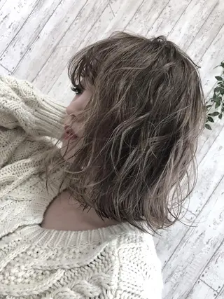 ミディアム LANI OOSAKAのヘアスタイル