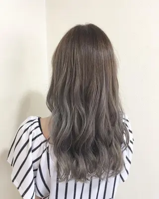 セミロング ヤマグチ ヒカルのヘアスタイル
