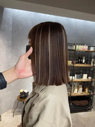 ミディアム カラー オフホワイトアンドなんば所属・福西 洋斗のヘアスタイル