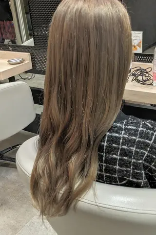 ロング ベージュ*Spica 【ミルクティー】のヘアスタイル
