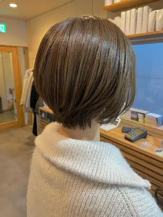 ショート カラー クワハラ イオリのヘアスタイル