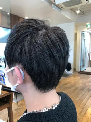 ショート カラー 山本　恵 (やまもと  けい)のヘアスタイル