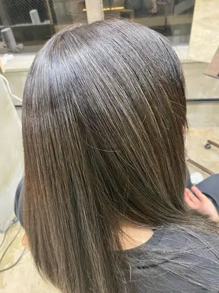 ロング カラー 茜璃/ブリーチカラー /レイヤーカットのヘアスタイル