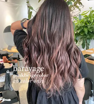 ロング 岸川 恭子のヘアスタイル