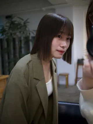 ショート カラー mina / 透明感ベージュカラーのヘアスタイル