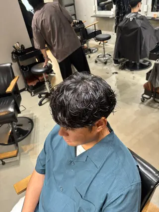パーマ メンズ 心斎橋シャドウパーマ メンズウルフ高森蓮のヘアスタイル