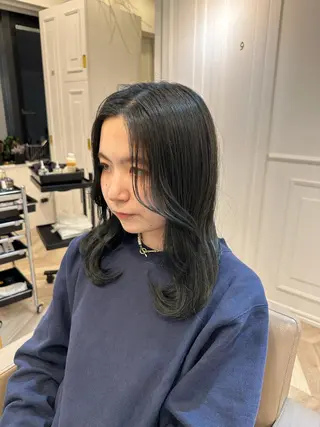 ミディアム カラー 艶髪レイヤー顔周り グレージュ添田晃基のヘアスタイル