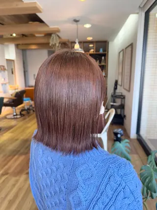ミディアム カラー ツキダテ ユイのヘアスタイル