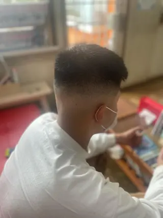 ショート メンズ 海老原 コウのヘアスタイル