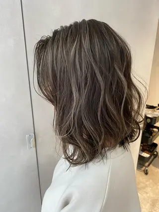 ミディアム カラー M IIのヘアスタイル