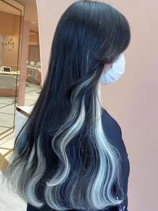 ロング ORIKA 美容室のヘアスタイル