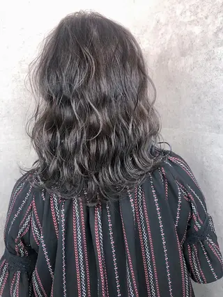 ミディアム カラー _WHITE 天王寺のヘアスタイル