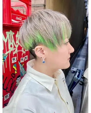 ショート カラー GARU-ガル-所属・TSUNO🦖 派手髪/オタク美容師のヘアスタイル