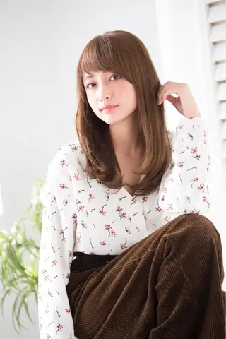 セミロング カラー ACT仙川所属・みうら ミウラのヘアスタイル