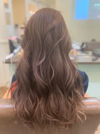 ロング カラー 鶴見 和美のヘアスタイル