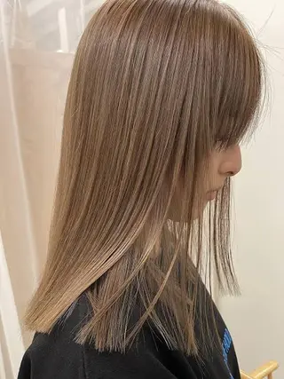 セミロング 一樹ハイトーン/ブリ ーチ/透明感カラーのヘアスタイル