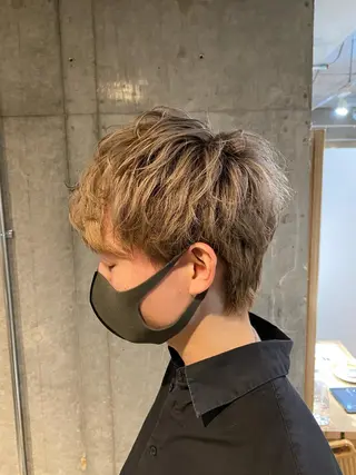 ショート 透明感ブリーチ ハイトーンウエダのヘアスタイル