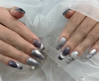 ネイル LAVISH nanamiのネイルデザイン