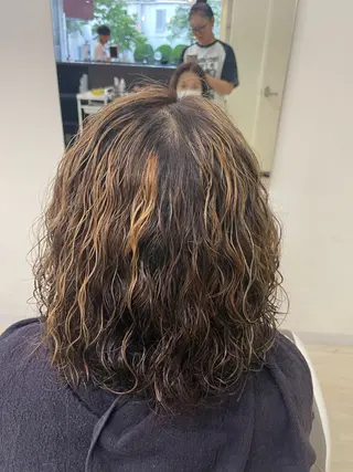 ミディアム カラー TIDEHAIR Hanaのヘアスタイル