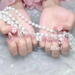 ネイル Queenie 🦋のネイルデザイン