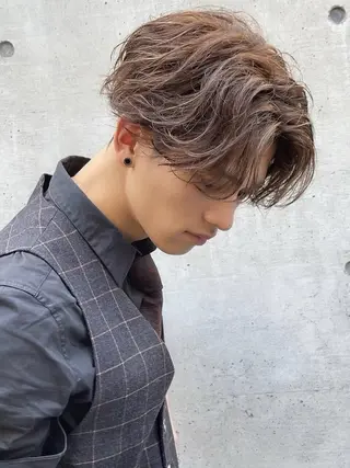 ショート カラー メンズ fifthメンズ原宿 波巻きパーマ平居俊太のヘアスタイル