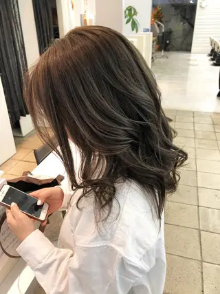 ロング カラー 本山　くせ毛のカット 尾島光季のヘアスタイル