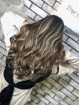 ロング ミルクティーハイトー ン💖Mikaのヘアスタイル