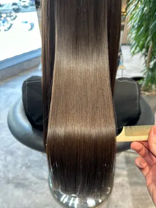 ロング レスピア銀座中央通り店所属・酸性ストレート/ 透明感カラー/中村利のヘアスタイル