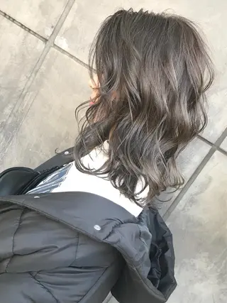 ミディアム カラー TOMOYAレイヤー ブリーチ縮毛矯正のヘアスタイル