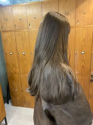 ロング カラー ヤスザトアヤノ ／レイヤー／オリーブのヘアスタイル