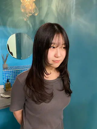 セミロング トクザト アイニのヘアスタイル