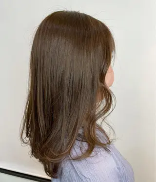 ミディアム 井上 亜海のヘアスタイル