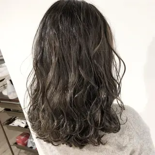 ミディアム カラー タカハシ ユウキのヘアスタイル