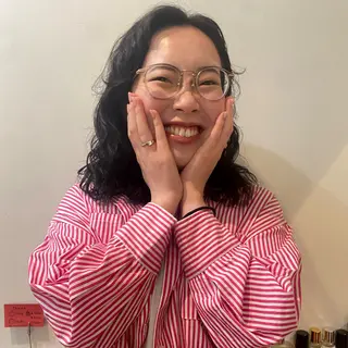 ミディアム カラー パーマ Lilu しずくのヘアスタイル