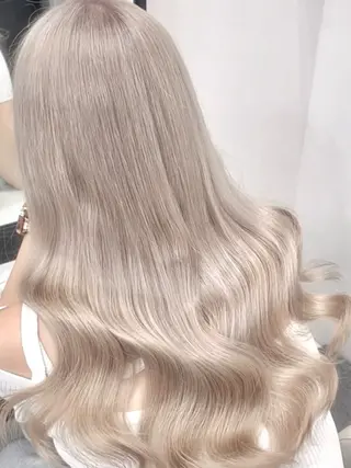 ロング wistell所属・ハイトーン/艶カラー sarina🩷のヘアスタイル