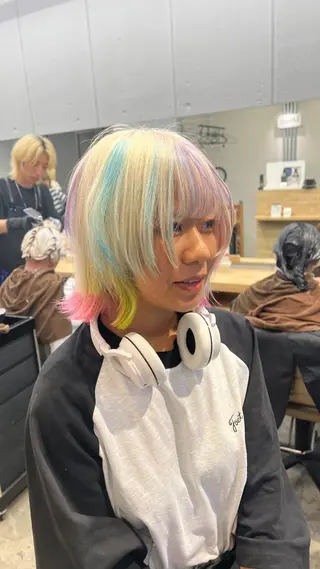 ショート カラー SALOWIN柏Suite所属・柏最安値インナー/ イヤリング/岡本智樹のヘアスタイル