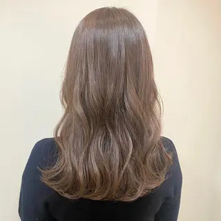 セミロング カラー ANNA /艶髪/ハイトーンのヘアスタイル