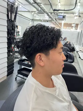 ショート パーマ メンズ 柔らかいヘアカラー 大成のヘアスタイル