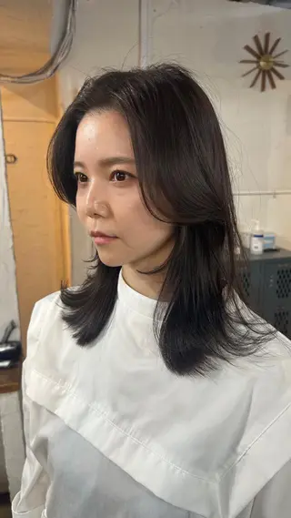 ミディアム カラー フリーランス所属・韓国ヘア レイヤー くびれヘアMATSUのヘアスタイル