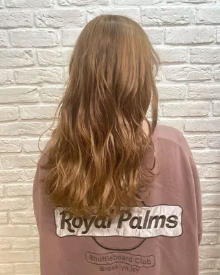 セミロング カラー ANKH CROSS 新宿店所属・色ムラ修正の神様 新宿ハイトーンかすみのヘアスタイル