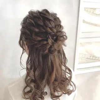 セミロング カレンダー 弁天町Tomoのヘアスタイル