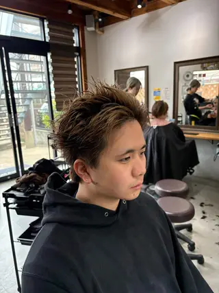 カラー まろやかなベージュ 小池春樹のヘアスタイル