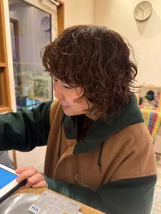 ミディアム パーマ ENIF　大島 芽生のヘアスタイル