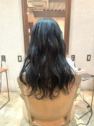 カラー 岡田 神奈のヘアスタイル