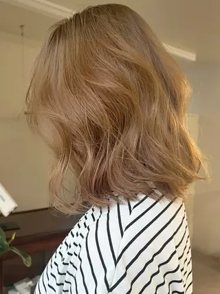 ミディアム カラー 小林 美咲のヘアスタイル