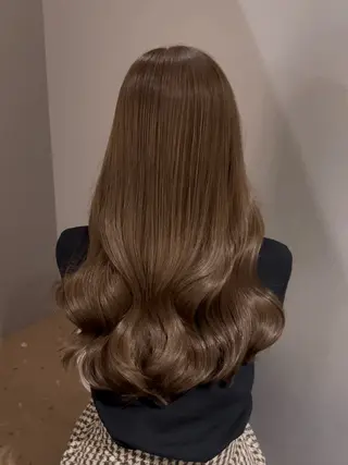 セミロング カラー パーマ 艶感ブラウン特化/ akiraのヘアスタイル