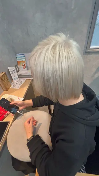 ミディアム motoトップカラー リスト/ブリーチカラのヘアスタイル