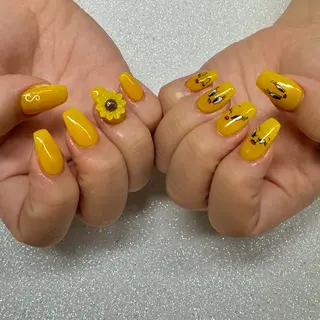 ネイル VIERU 🌈🎀💖のネイルデザイン