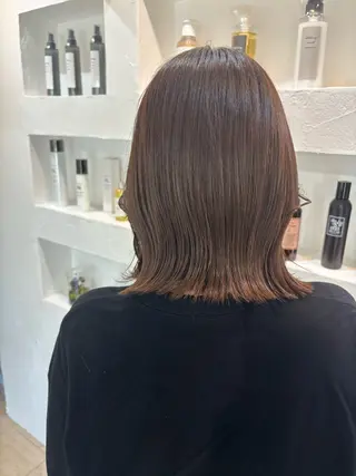 ミディアム 顔周りのデザイン特化 井手麻梨栄のヘアスタイル